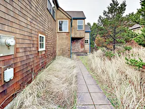 3br Coastal 3 Bedroom Home - Image 4