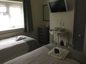 Albany Lodge Guest House - Image 4