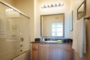 Sunshine Suites at 616 St. Paul - Image 2