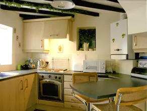 Corner Cottage - Image 5