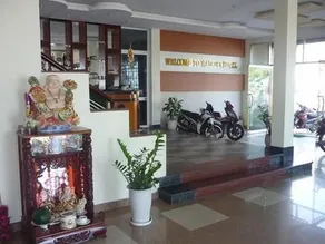 Waikiki Hotel - Image 4