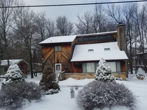 Poconos Exquisite Home - Image 5