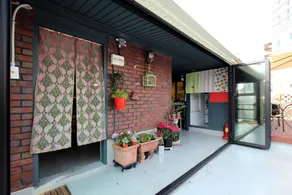 PARASOL HOUSE A - Image 3