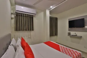 Oyo 26999 Hotel Sg - Image 2