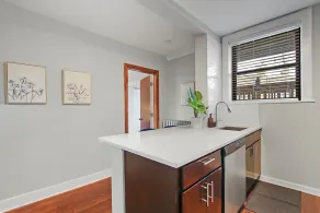 Classic & Charming 2BR Apt in Lincoln - Image 5