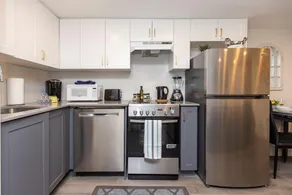 Prime Location - Luxury 1BR With King Bed - Steps From Byward Market - Image 2