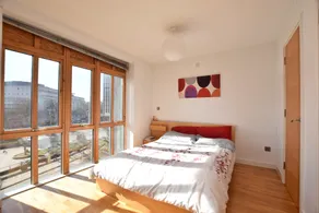 Spacious Studio Apartment in the Heart of the City - Image 2