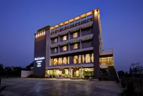 Hotel Luxura - Image 4