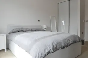 Modern 1 Bedroom Apartment in Brixton With Balcony - Image 4