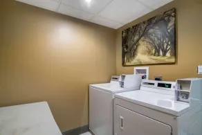 Econo Lodge Inn & Suites Binghamton - Image 4