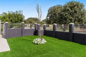 Comfortable Living Space Close to Foreshore & Cbd - Image 5