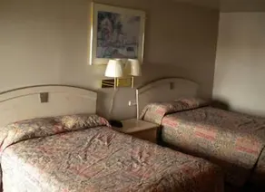 Imperial Motel - Image 4