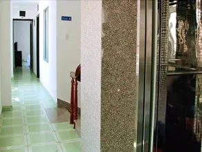 Queen Hotel - Image 4