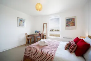 Magnificent 1BR in Historical Greenwich - Image 3