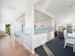 Villa Floridiana, 45 Ronald Avenue - Image 2