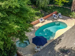 León by Avantstay Private Breathtaking Character Cottage w/ Pool & Hot Tub - Image 4