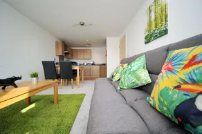 Lloyd George Avenue Apartments - Image 2