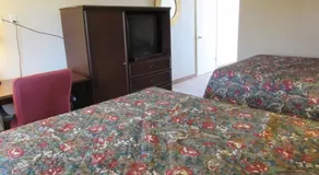 Bella Vista Inn and Suites - Image 4