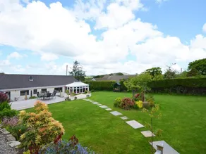 Detached Holiday Home With Cosy Interior, Large Garden and Unique BBQ hut - Image 5