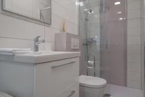 Drop In Split Apartments - Image 4