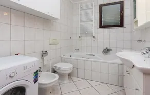 Amazing Home in Rtina With Wifi and 4 Bedrooms - Image 2