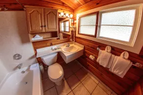 Jasper House Bungalows - Image 4