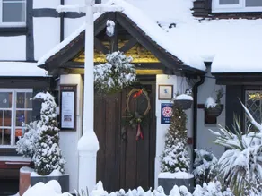 Rose and Crown - Image 5