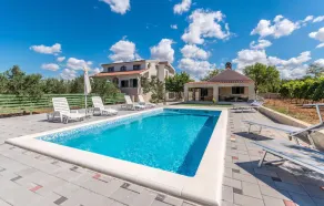 Amazing Apartment in Donje Rastane With 3 Bedrooms, Wifi and Outdoor Swimming Pool - Image 4