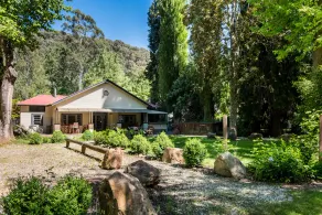 Avalon House - Image 4