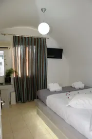 Firostefani Apartment - Image 3