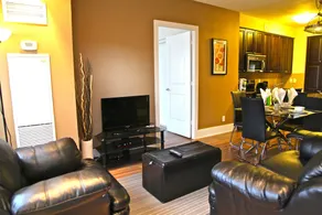 Red Maple Suites - Image 4