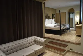 Hotel Bouquet - Image 3