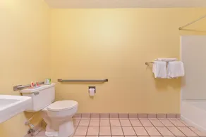 Econo Lodge Midtown - Image 5