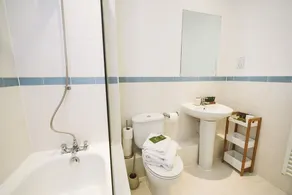 Jade Apartments - Image 2