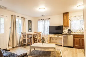 Cozy Three Bedroom in Concord - Image 2