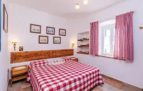 Four bedroom Holiday Home In Kuna Peljeska - Image 3