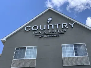 Country Inn & Suites by Radisson Decatur IL - Image 4