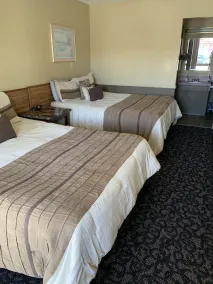 Blue Spruce Motel - Image 2