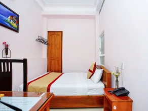 Gold Night Hotel - Image 5