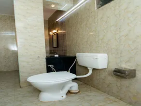 The ECR Grand Residency by OYO Rooms - Image 5