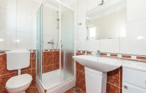 Nice Home in Sibenik With Wifi and 4 Bedrooms - Image 5