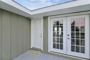 Betsy's Beachfront Home - Image 2