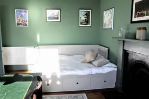 3 Bedroom Flat Overlooking the Meadows Sleeps 5 - Image 2