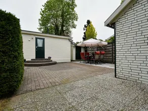 Spacious Chalet With Enclosed Garden in Small-scale Holiday Resort Adjacent to Forest - Image 4