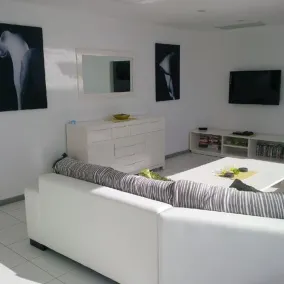 2 Bed Penthouse Apartment With Stunning Sea View - Image 3