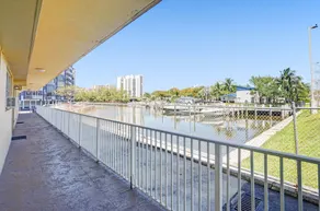 Gorgeous Apartment walking distance to Beach!! - Image 2