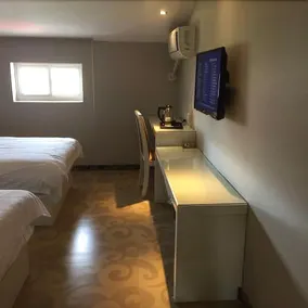 F1 Hotel - Image 2