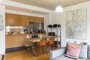 Spacious 2BR Modern Home in Shoreditch - Image 2