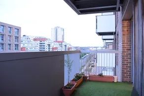 Modern 3 Bedroom Apartment Near City Airport - Image 3