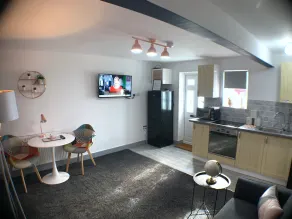 Grand Central Budget Modern Apartments - Image 2